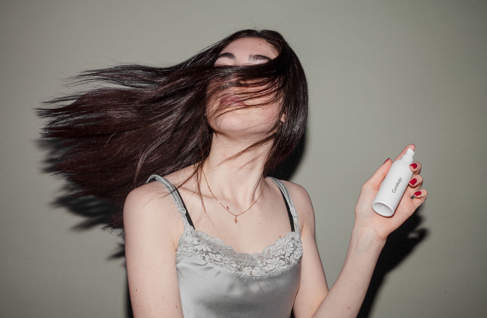 Teenage Hair Loss (Image via Unsplash/Curology)